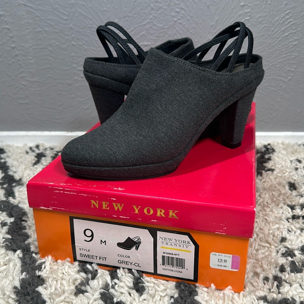 New York Transit Sweet Fit Grey Heels Women's Size 9